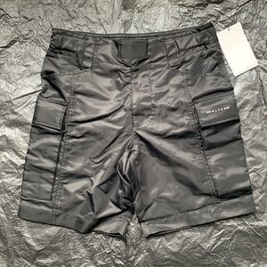 ALYX 1017 9SM Cargo Short New
sz 48 color Black
S21 Sold Out Rare